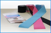 blaue, Schwarze und pinke Kinesiotape-Rolle